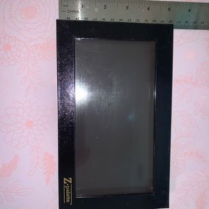 In EUC a magnetic, double-sided Z•palette.